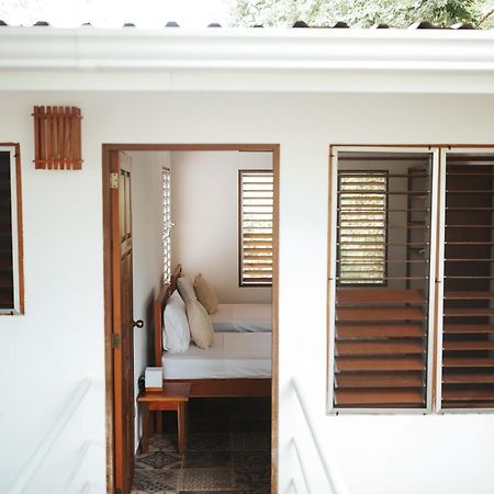 Salvatierra Beachfront Hotel Puerto Coyote Chambre photo