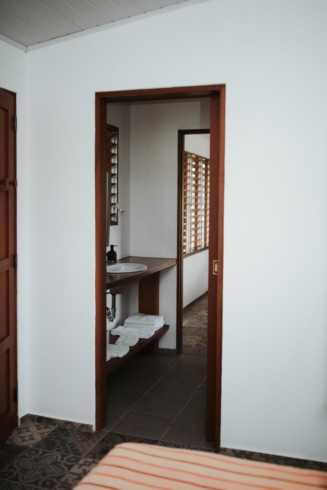 Salvatierra Beachfront Hotel Puerto Coyote Chambre photo